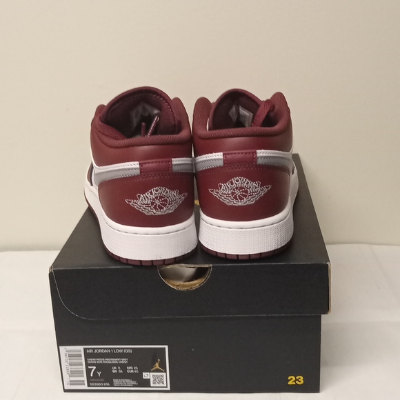 Air Jordan 1 Low (GS) - Picture 5 of 13